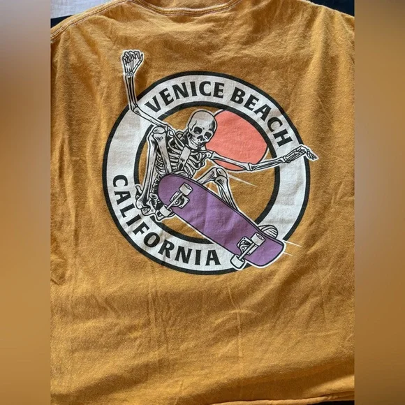 Fifth sun: Venice Beach Graphic Tee in Mustard - Picture 4 of 13